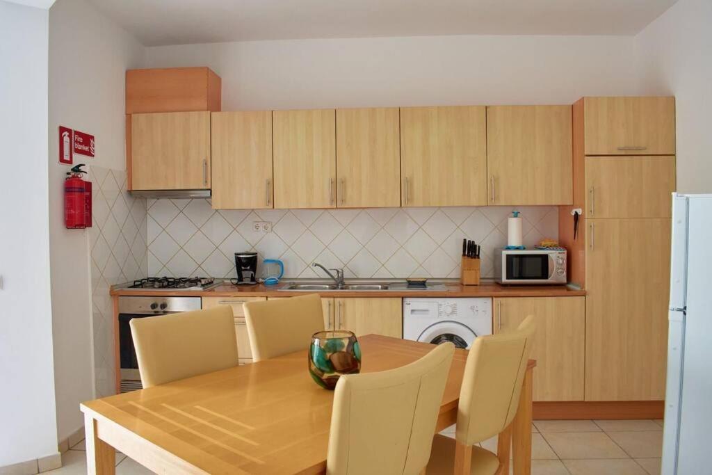 Apartamento T3 Encantador Com Piscina Wifi E Perto De Praia Santa Maria Exterior photo