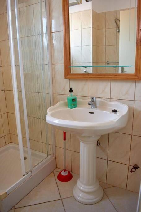 Apartamento T3 Encantador Com Piscina Wifi E Perto De Praia Santa Maria Exterior photo