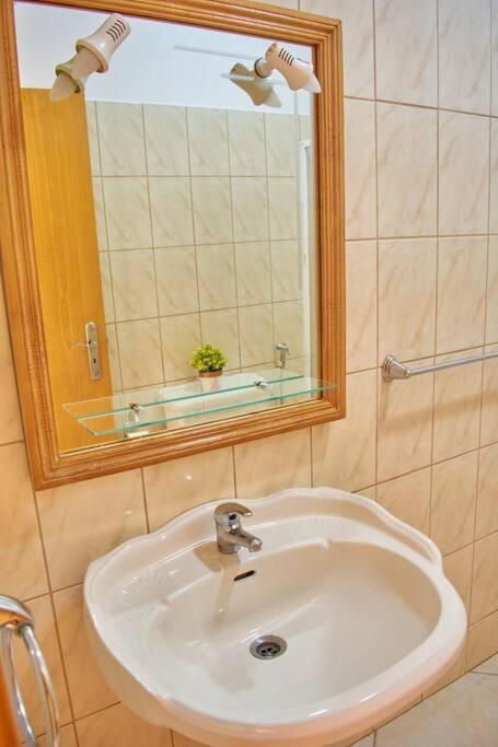 Apartamento T3 Encantador Com Piscina Wifi E Perto De Praia Santa Maria Exterior photo